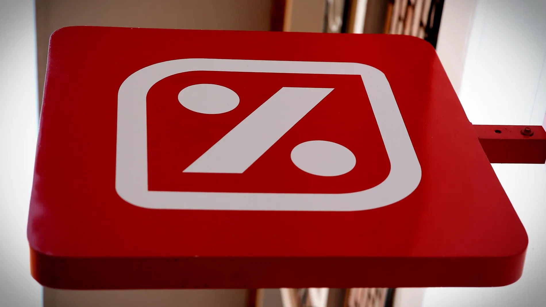 Logo de Dia a la entrada de un supermercado/C. Bejarano