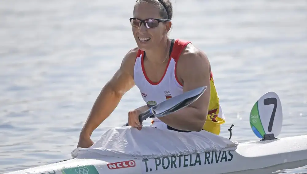 La española Teresa Portela participa en la competencia de kayak 200 metros.