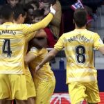 Los jugadores del Girona celebran el gol marcado por su compañero, Cristian Portugués, ante el Atlético de Madrid. EFE/Ballesteros