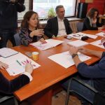 Ana Sánchez y Javier Izquierdo se reúnen con Ander Gil e Iratxe García