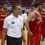 El entrenador de la selección española de baloncesto, Sergio Scariolo, durante el entrenamiento celebrado esta mañana en el Pabellón Príncipe Felipe de Zaragoza