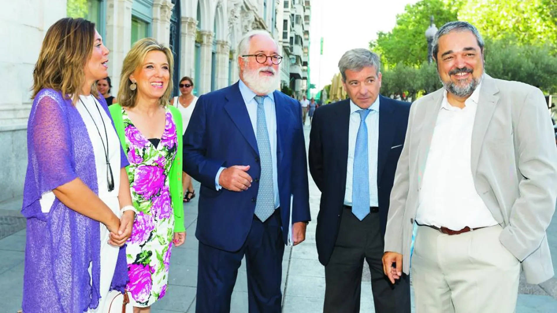 Milagros Marcos junto a María José Salgueiro, Miguel Arias Cañete, Ángel de las Heras y Carlos Aganzo.