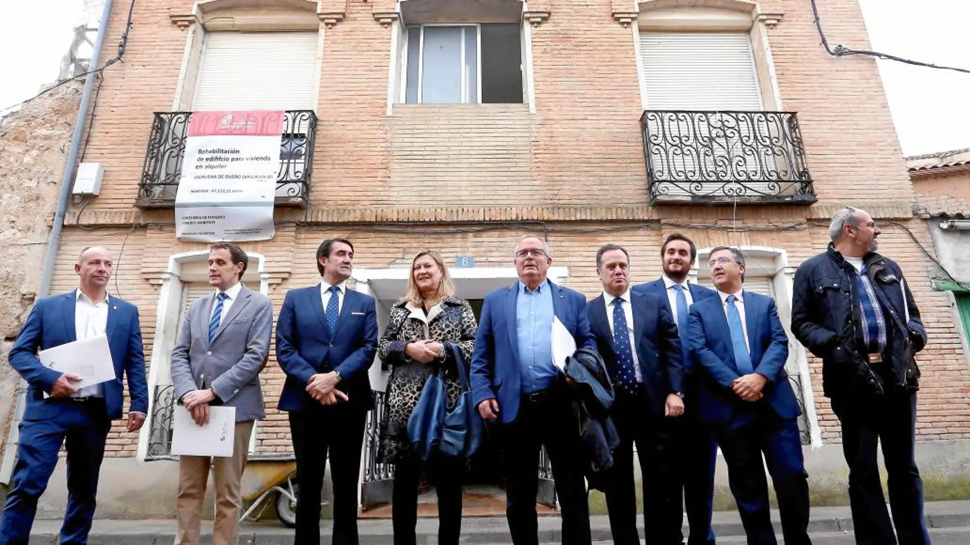 Los consejeros Suárez-Quiñones y Del Olmo con los alcaldes vallisoletanos