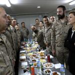 María Dolores de Cospedal durante su visita a las tropas españolas de misión en Irak