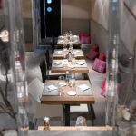 El restaurante, situado en la calle Martínez de la Rosa, no tiene carta sino dos menús gastronómicos