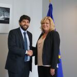 El presidente de la Comunidad, Fernando López Miras, se ha reunido en Bruselas con la comisaria europea de Política Regional, Corina Cretu.