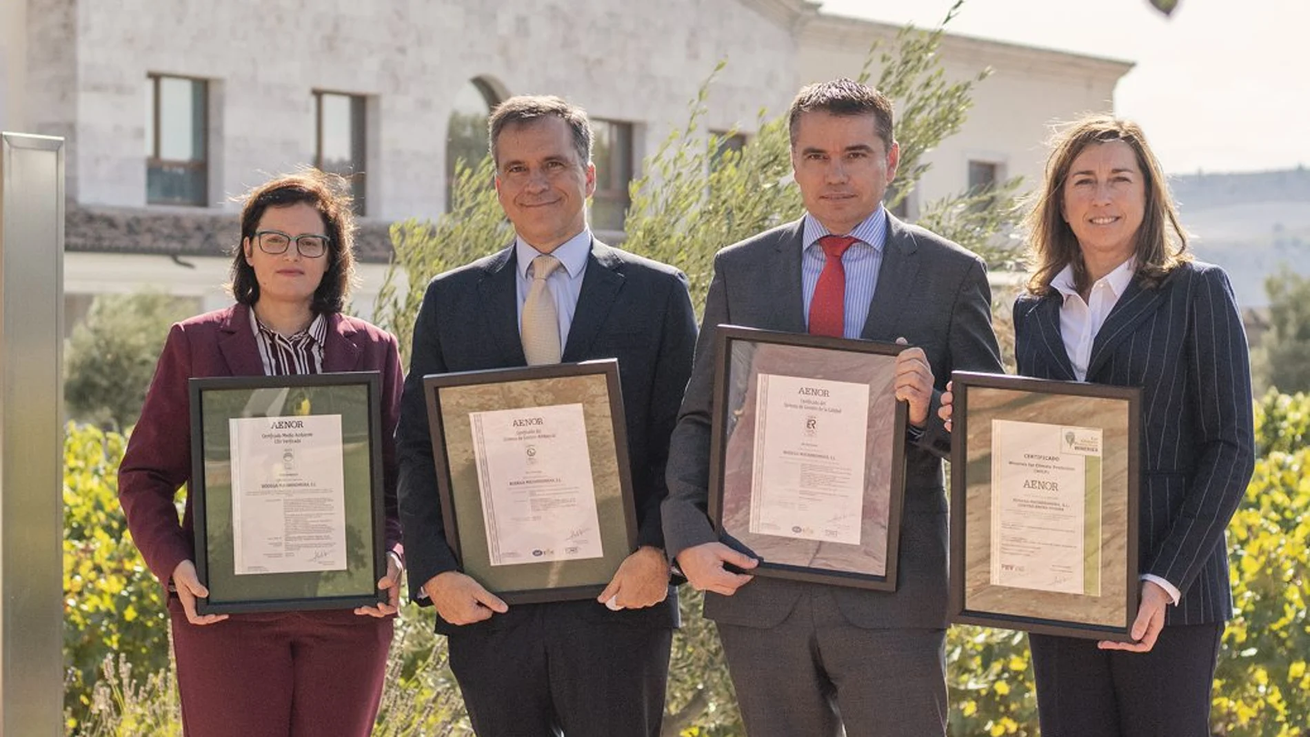 Julio Pinto junto a Rafael García, Sonia Villanueva e Inmaculada García