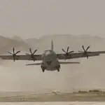 Un Hércules aterriza en el aeropuerto de Qala i Naw (Afganistán) en 2013