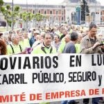 Miembros de CCOO Valladolid y de los comités de Renfe Operadora retoman las concentraciones en la Estación del Norte