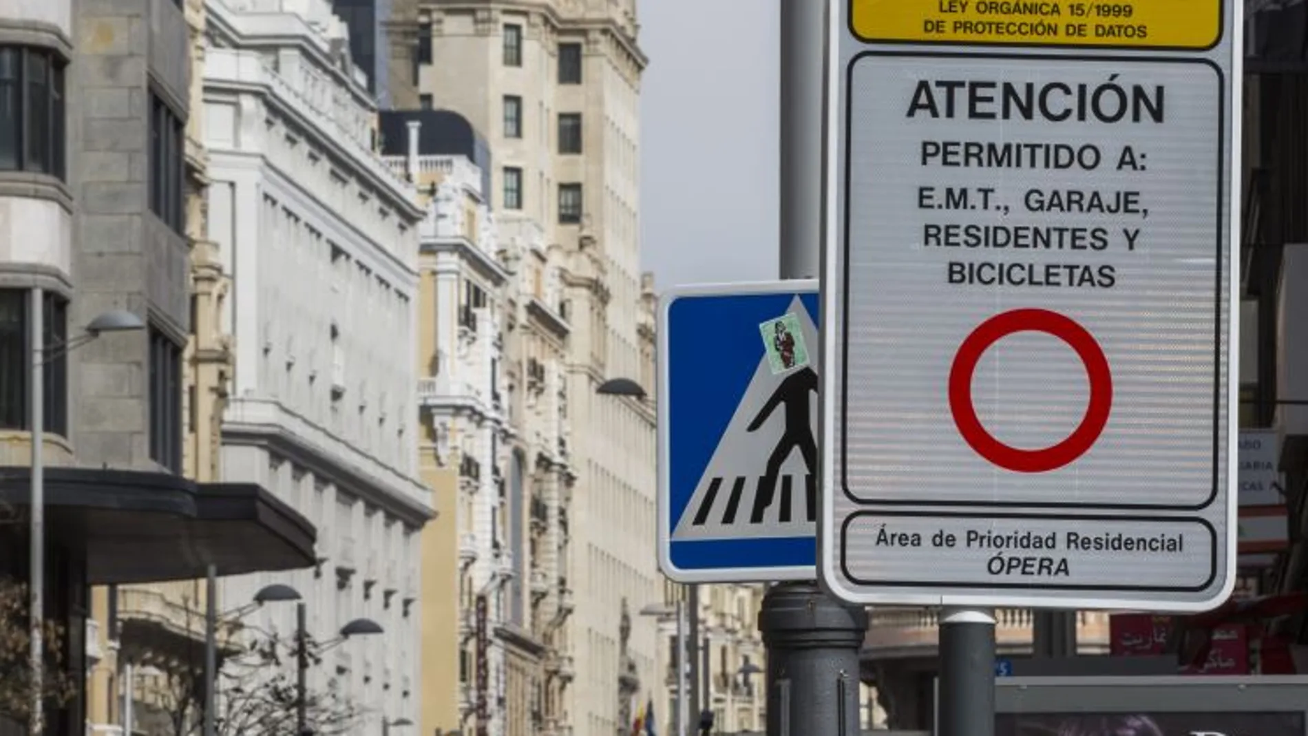 El Área de Prioridad Residencial de Ópera comenzó a multar a los vehículos de los no residentes el pasado 16 de marzo