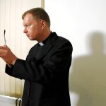 "Según los estudios científicos, el celibato no explica que se produzcan abusos. Habría que poner mayor atención en los seminarios"/AP