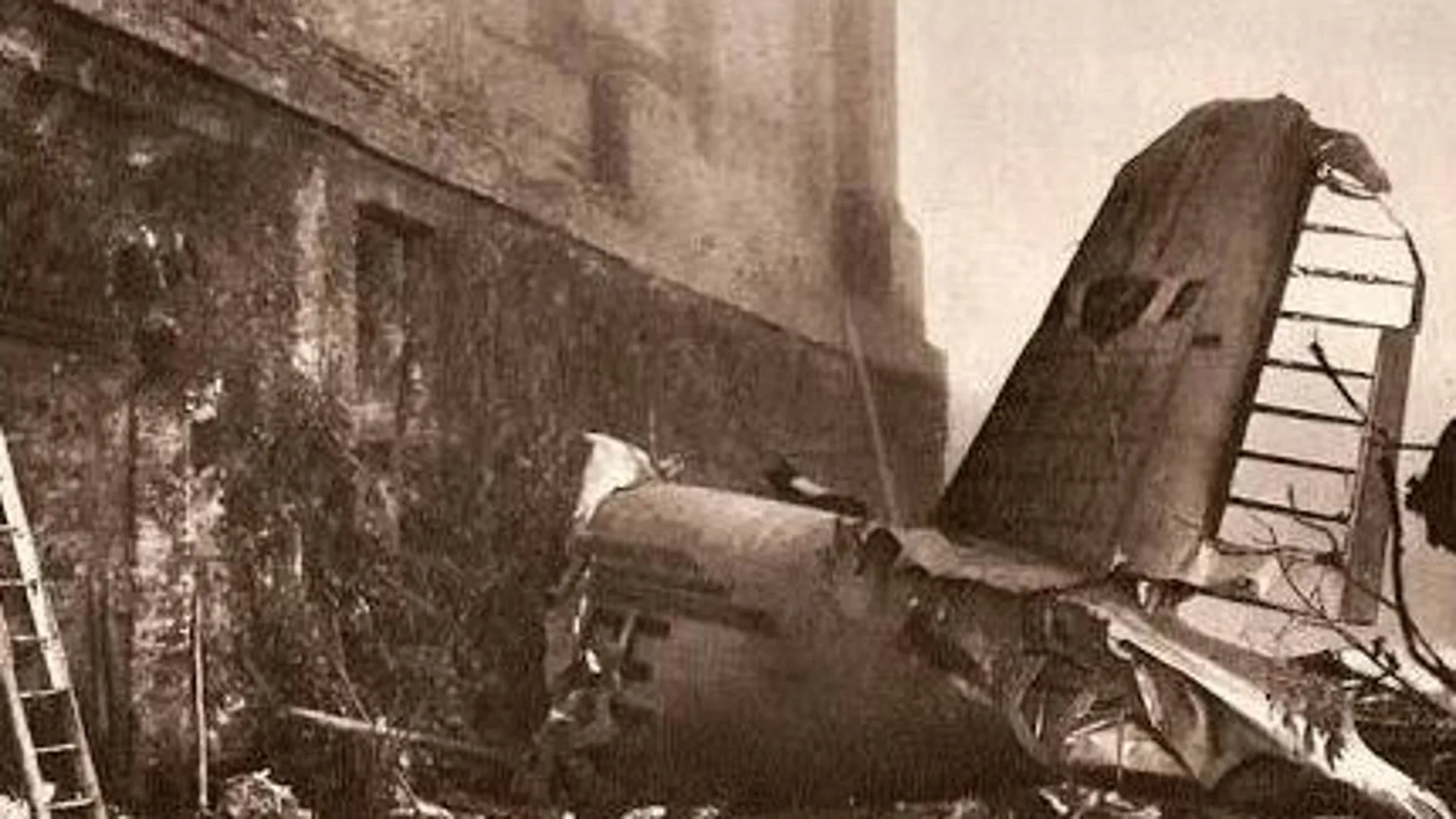 El avión que transportaba al Grande Torino en una imagen publicada en un periódico de la época