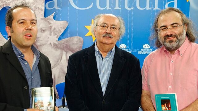 Alfredo Rodríguez, Antonio Colinas y Alfredo Pérez Alencart en la Sala de la Palabra