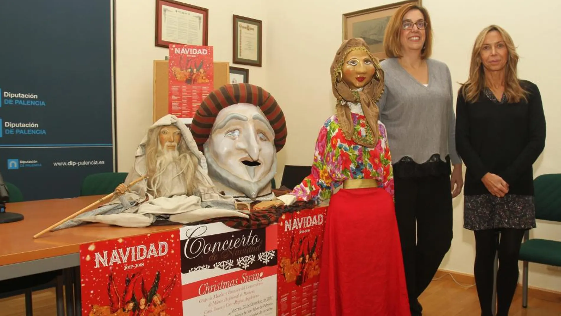 La presidenta de la Diputación, Ángeles Armisén, acompañada por la diputada de Cultura, Carmen Fernández presenta la Programación Cultural de Navidad