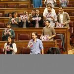 Protesta de Podemos en el Pleno del Congreso de los Diputados