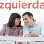 Pedro Sánchez junto a Cristina Narbona durante el encuentro celebrado en ferraz
