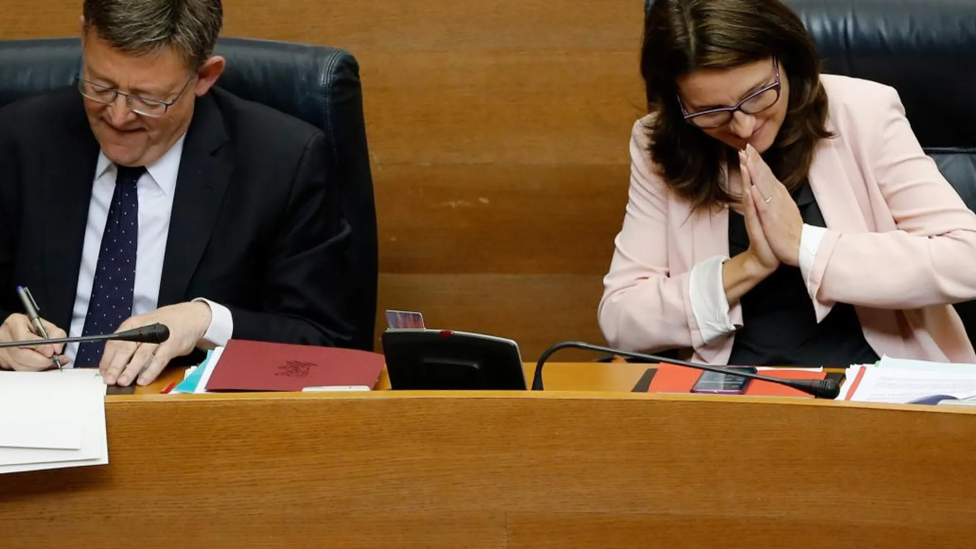 Los líderes el Consell, Ximo Puig y Mónica Oltra, discrepan sobre los cambios en el Ejecutivo