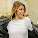 La presidenta de la Junta en funciones habló antes de constituirse la Mesa del Parlamento pero se fue sin hacerlo después de la sesión / Foto: Manuel Olmedo
