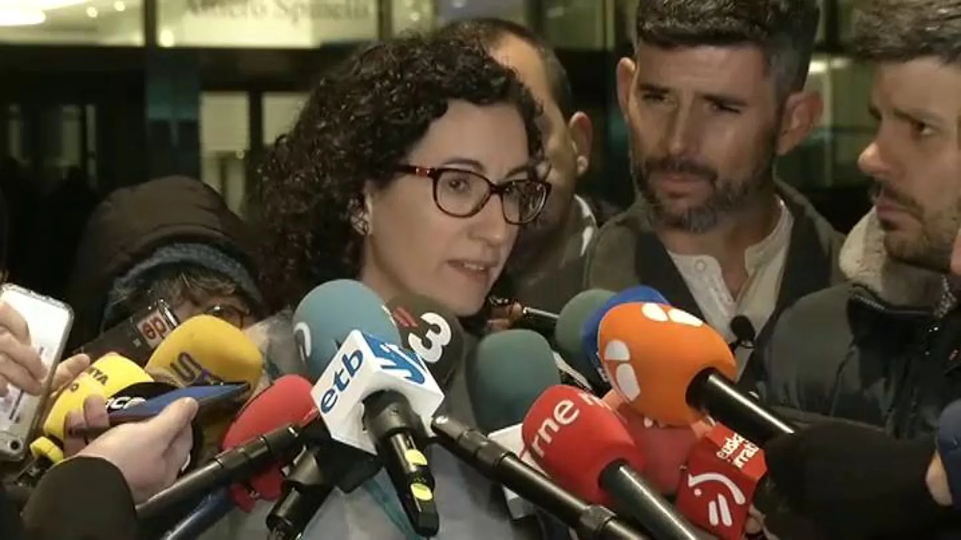 Marta Rovira habla con los periodistas tras su reunión con Puigdemont. Atlas