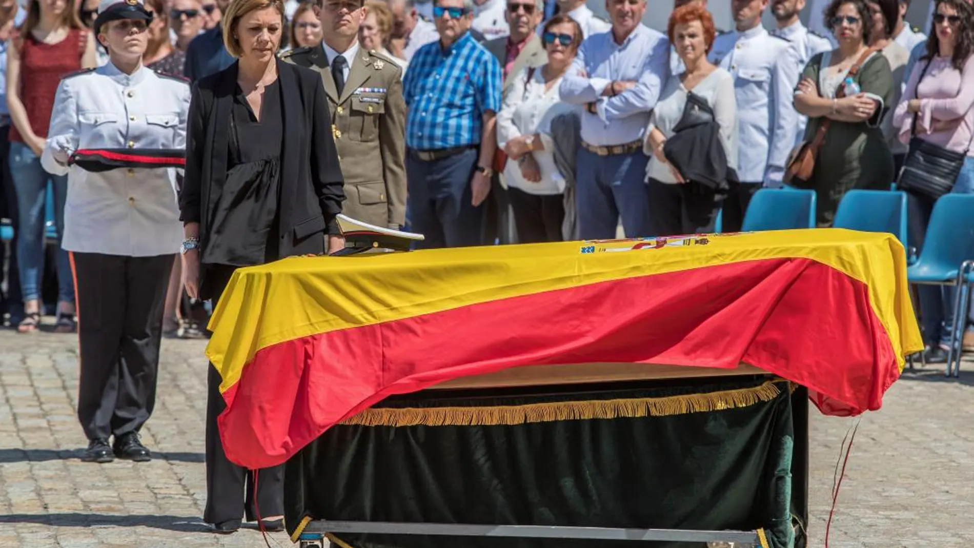 La ministra de Defensa, María Dolores de Cospedal durante el funeral Antonio Carrero Jiménez/Efe