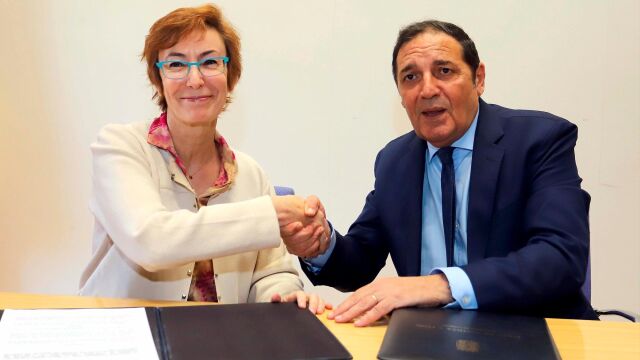 Carmen Bieger y Sáez Aguado firman el acuerdo
