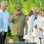 Raúl Castro y Díaz Canel acuden ayer al cementerio de Santa Ifigenia para rendir homenaje a Fidel