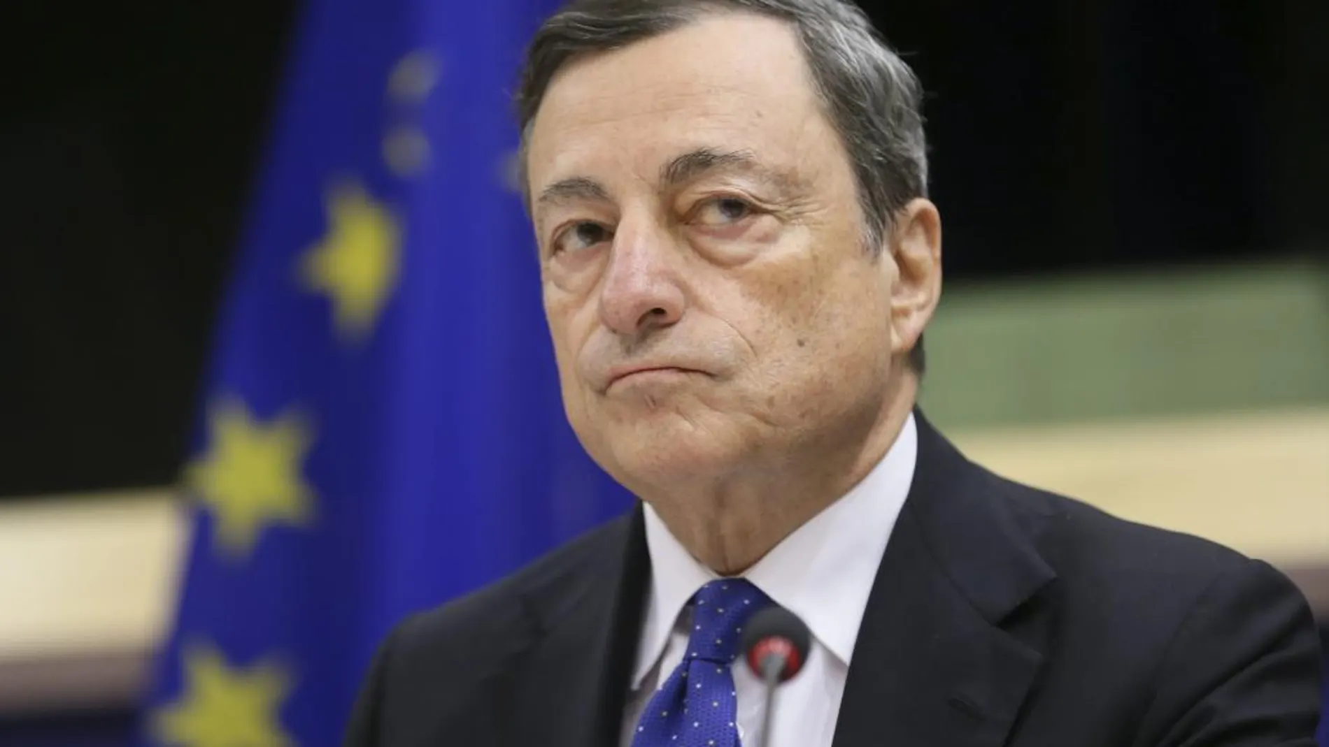 El presidente del BCE, Mario Draghi, asiste a la Comisión de Asuntos Económicos y Monetarios del Parlamento Europeo.
