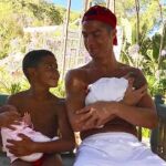 Cristiano Ronaldo posa junto a sus tres hijos