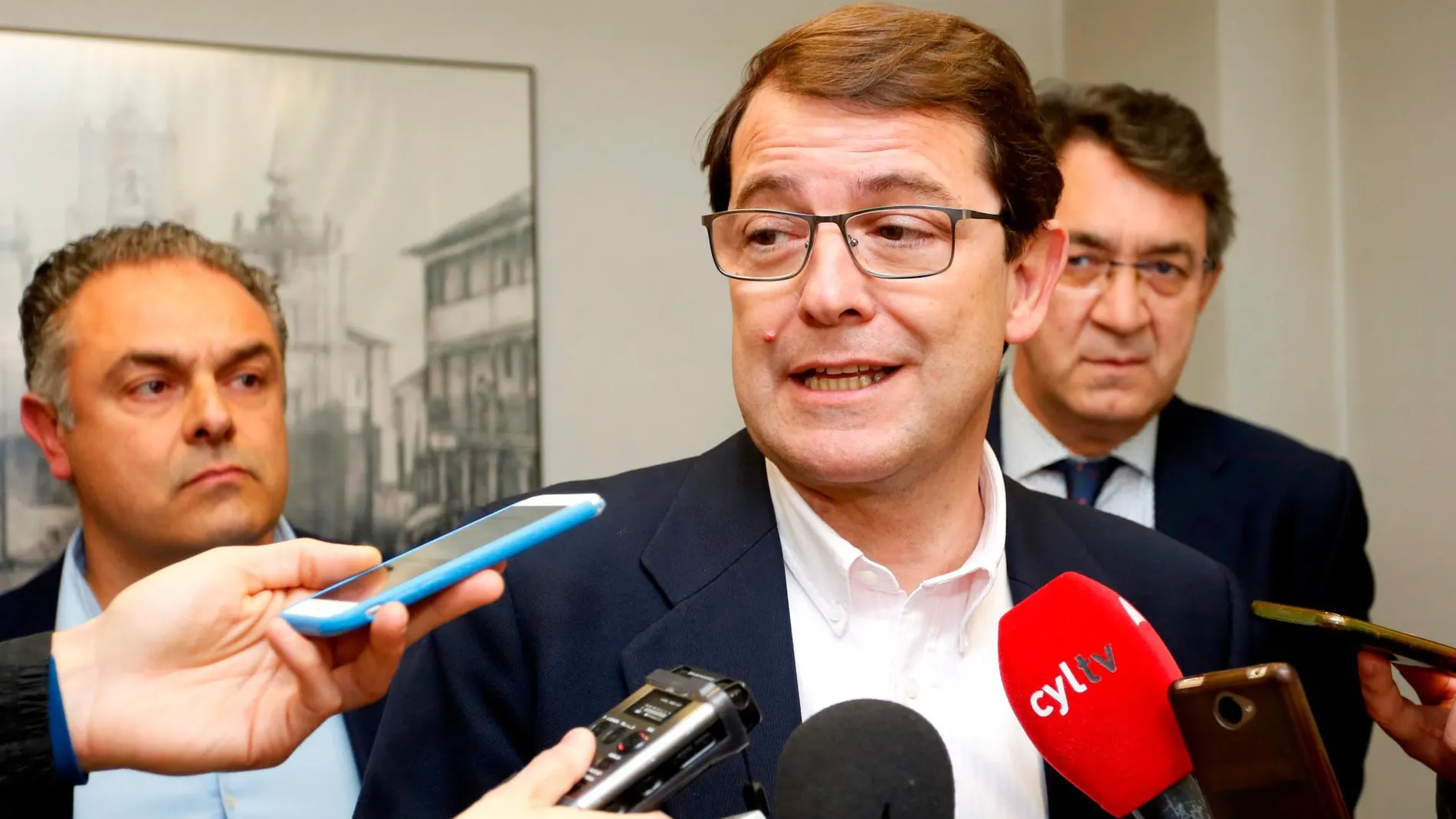 El presidente del PP de Castilla y León, Alfonso Fernández Mañueco, se reúne con empresarios de Astorga