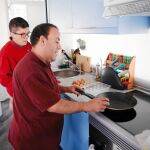 Paco y Javi, en el aula de la Fundación Carmen Pardo-Valcarce