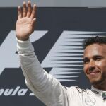 Lewis Hamilton celebra su triunfo en el Gran Premio de Hungría.