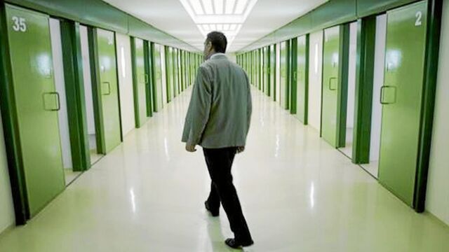 El perfil medio del agresor a funcionarios de prisiones es el de un hombre menor de 40 años