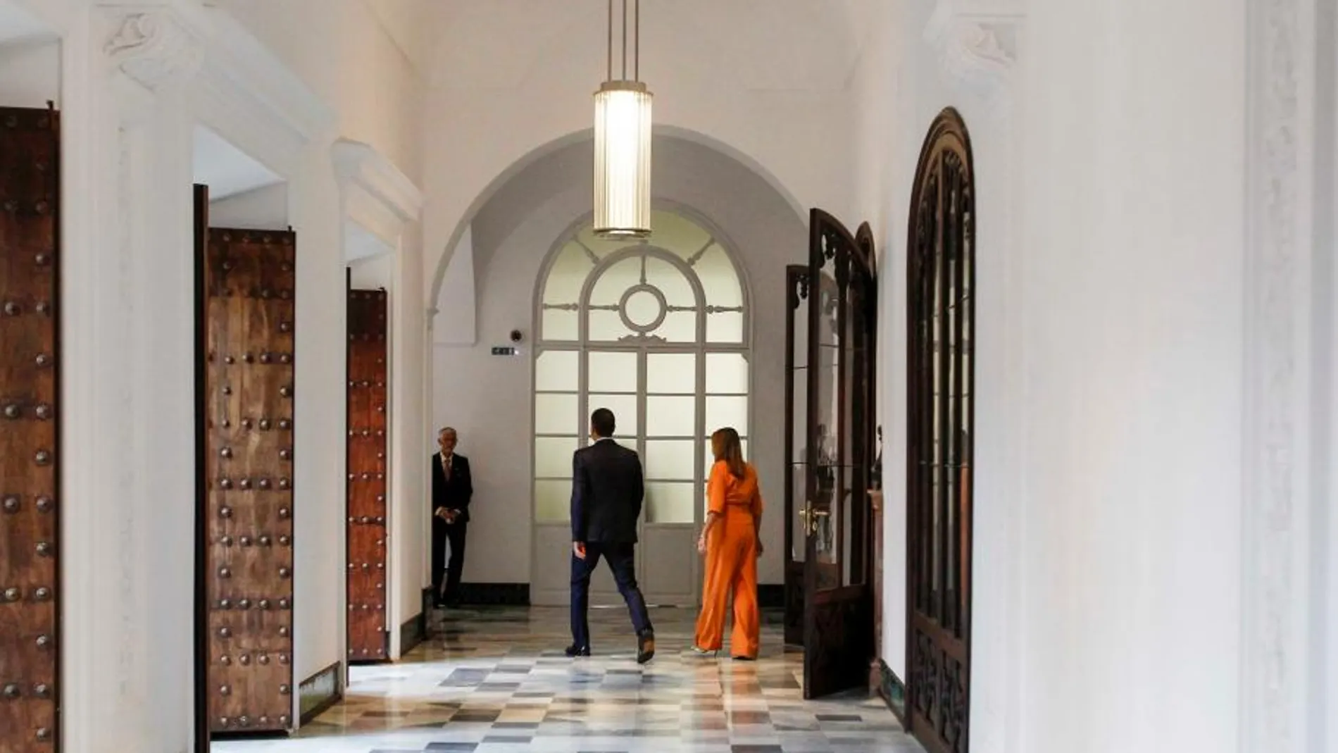 El presidente del Gobierno, Pedro Sánchez, se reunió el pasado viernes con la presidenta de la Junta, Susana Díaz, en el palacio de San Telmo / Manuel Olmedo