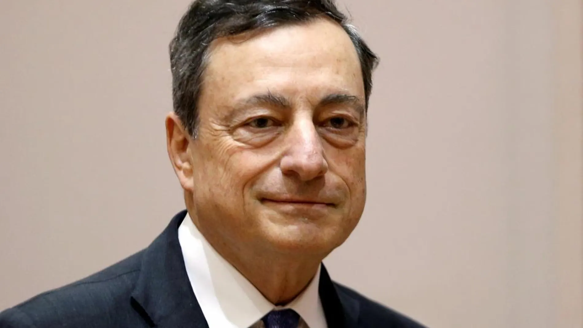 Draghi asegura que es mejor financiar la economía real a través de varios canales