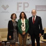 La directora general de FP, Purificación Pérez; el director de la Fundación Mapfre, Julio Domingo; y la directora de la Fundación Atresmedia, Carmen Bieger