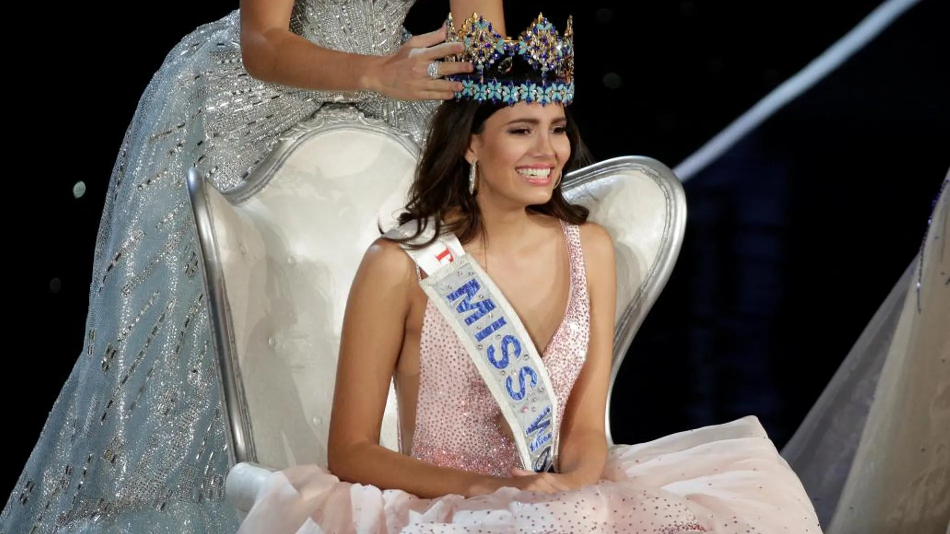 Stephanie Del Valle, en el momento de ser coronada Miss Mundo
