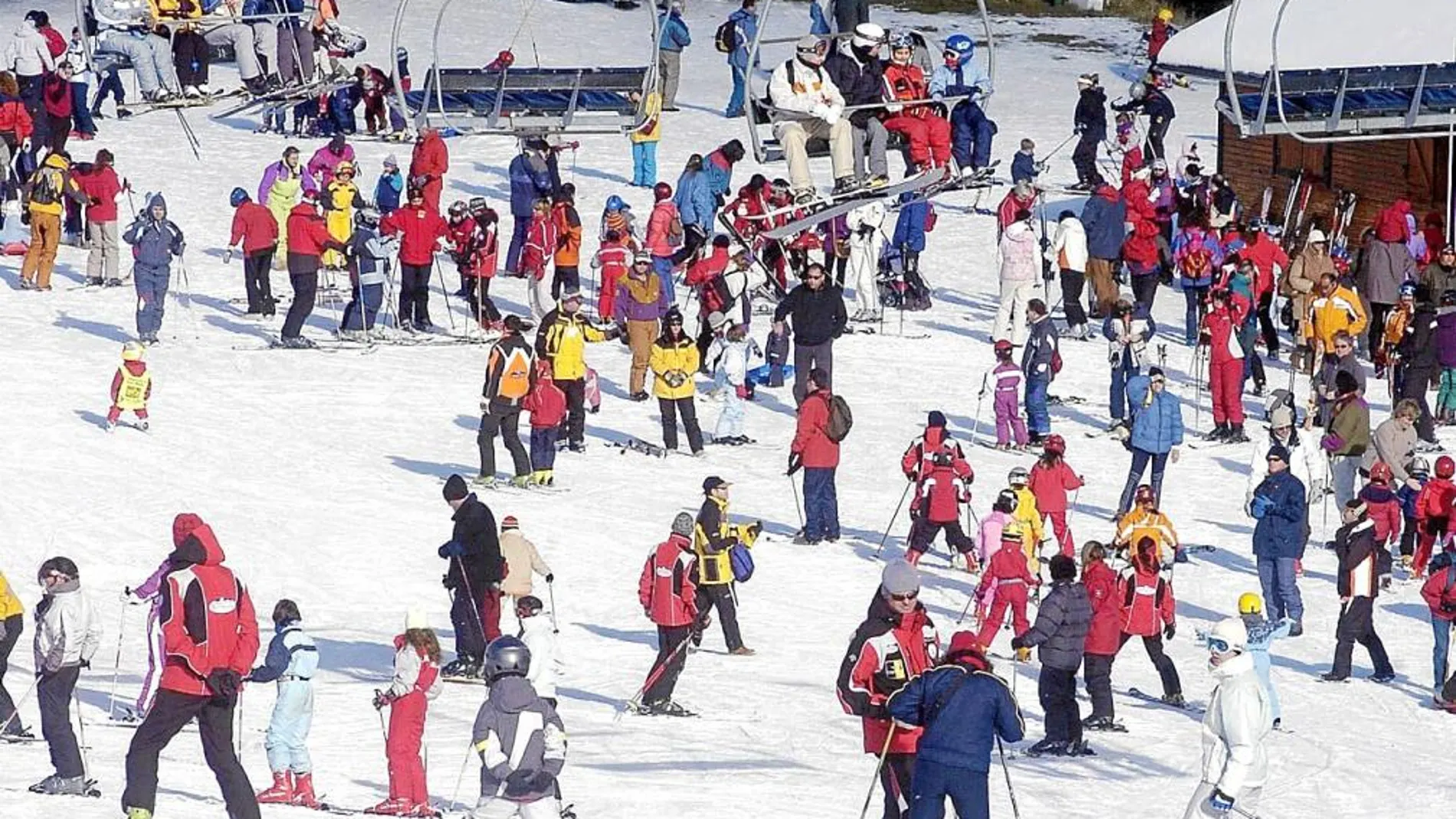 En la imagen, la estación de esquí de La Molina, que prevé una gran afluencia de visitantes durante las vacaciones de Semana Santa