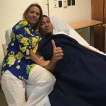 Leocenis García junto a la abogada Lilia Camejo, en la habitación del centro médico al que ha sido trasladado (Foto: Twitter)