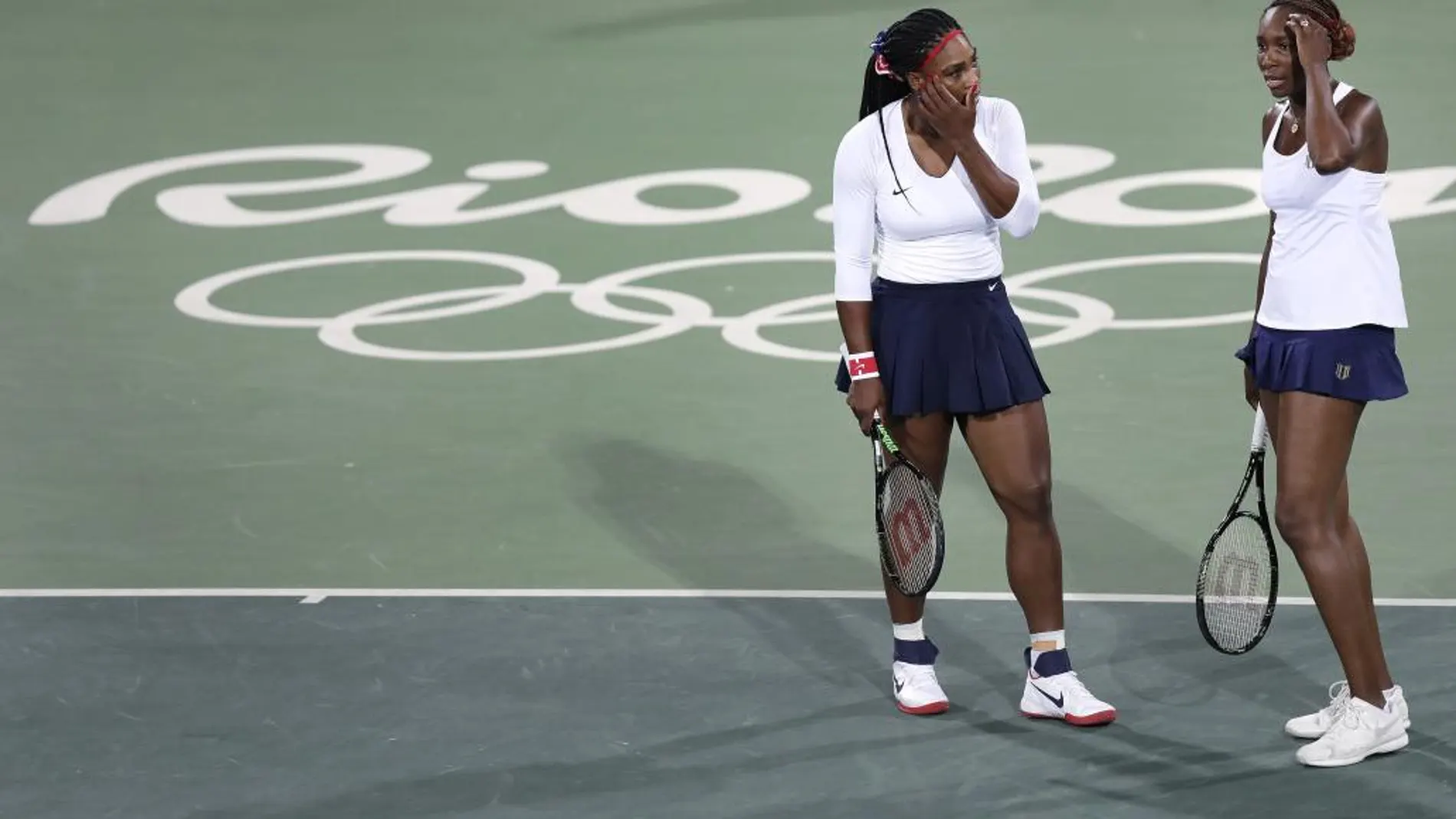 Las hermanas estadounidenses Serena y Venus Williams, durante el partido