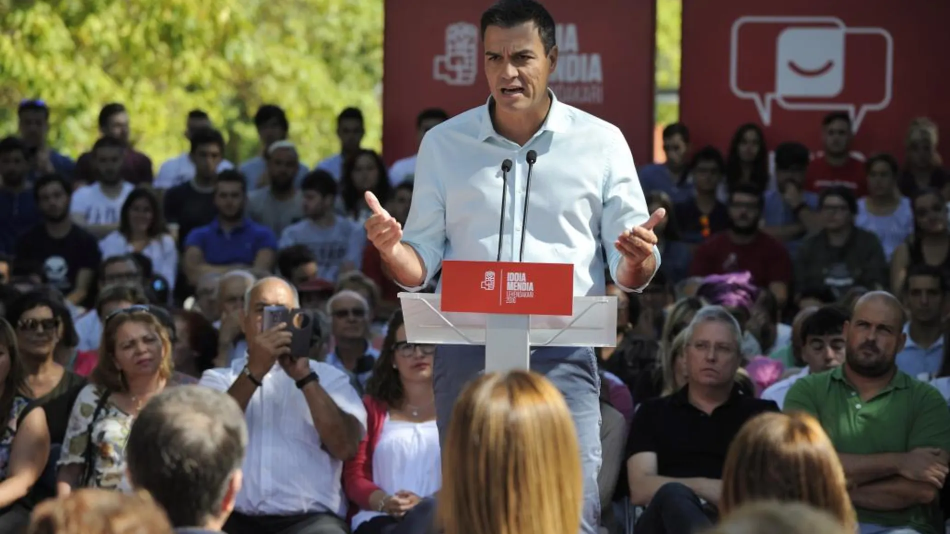 El secretario general del PSOE, Pedro Sánchez, un acto de la c ampaña vasca