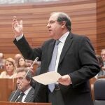 El presidente Juan Vicente Herrera junto al consejero José Antonio De Santiago-Juárez y el grupo del PP