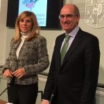 El presidente Javier Iglesias presenta los presupuestos junto a Chabela de la Torre