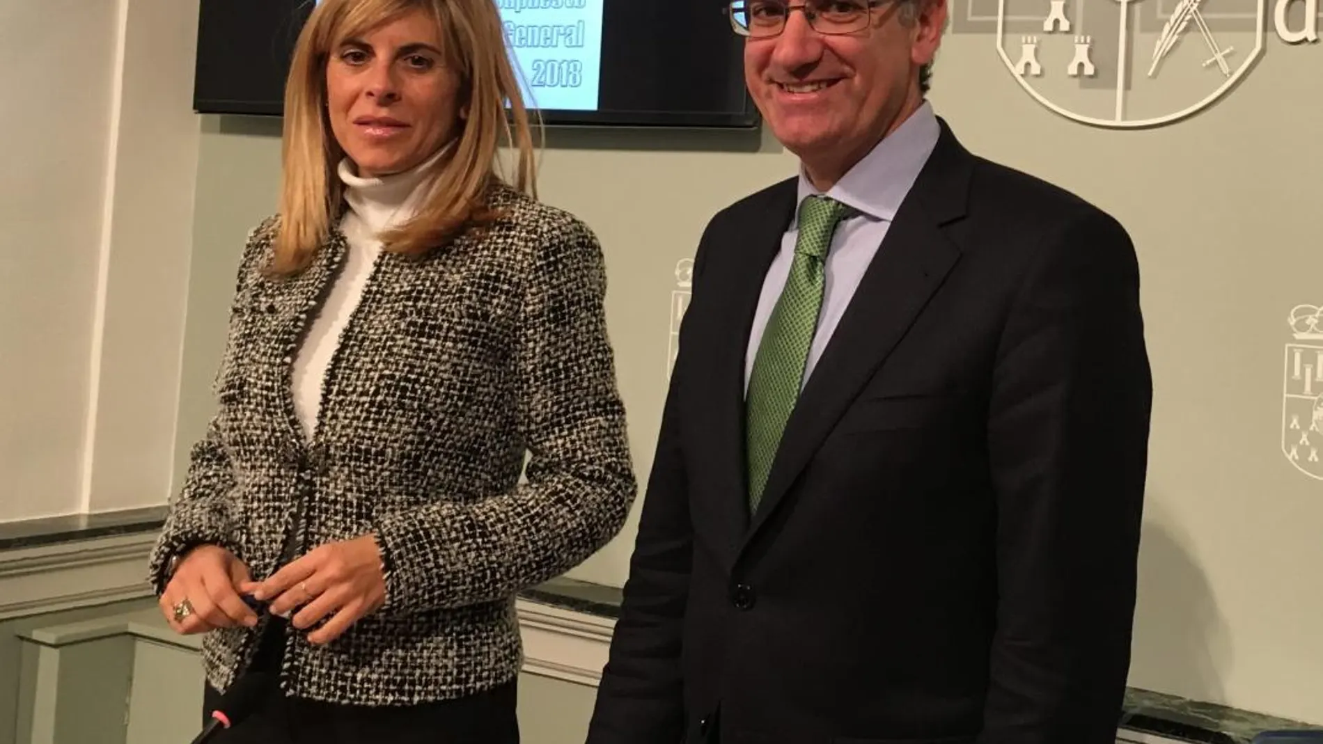 El presidente Javier Iglesias presenta los presupuestos junto a Chabela de la Torre
