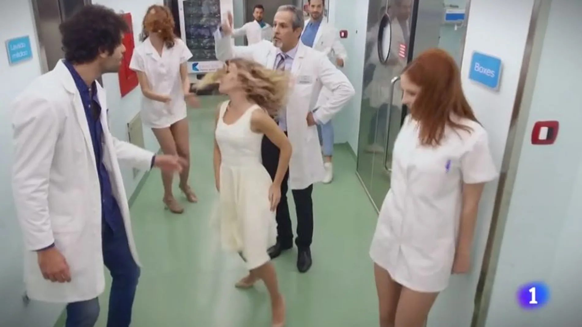 El Consejo General de Enfermería protesta ante TVE por la imagen «sexista» de la profesión en «Telepasión»