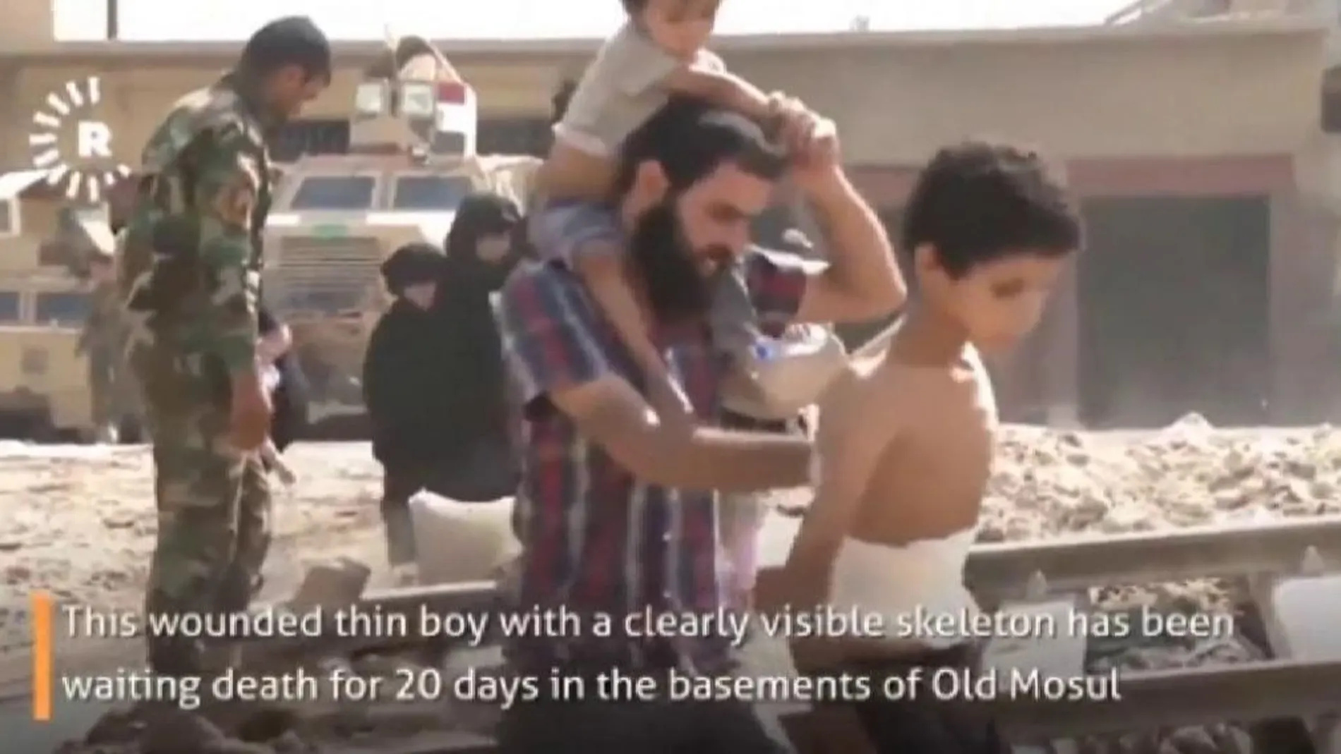 Un niño sobrevive en Mosul herido y escondido en un sótano