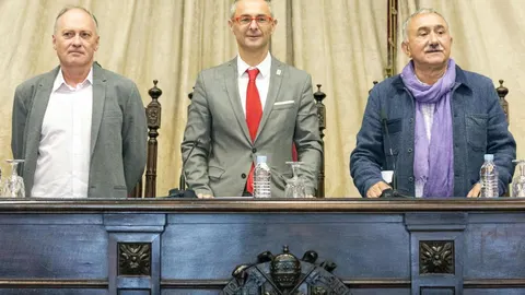Faustino Temprano, Ricardo Rivero y José María Álvarez en el aniversario de UGT celebrado en Salamanca
