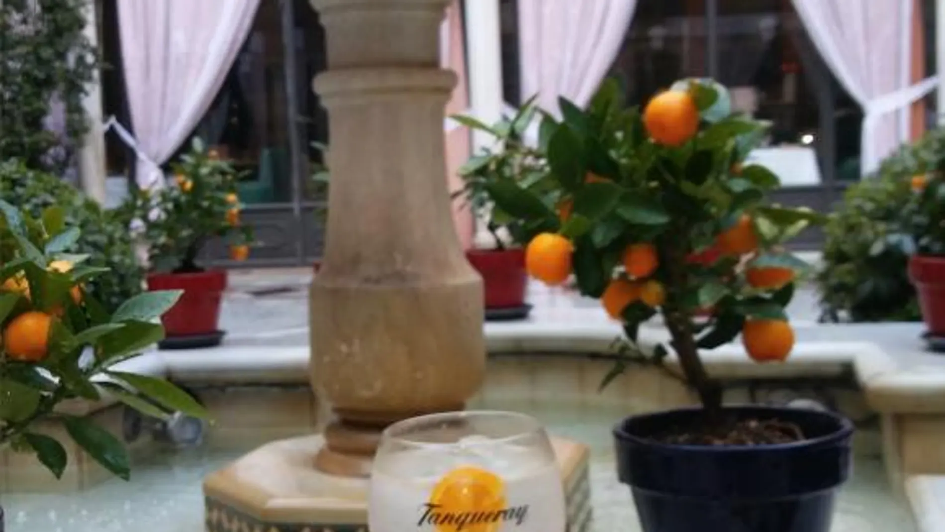 Tanqueray descubre el color especial de Sevilla