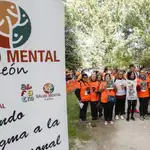  Decenas de personas caminan por la salud mental en la I Marcha solidaria de Alfaem celebrada en León
