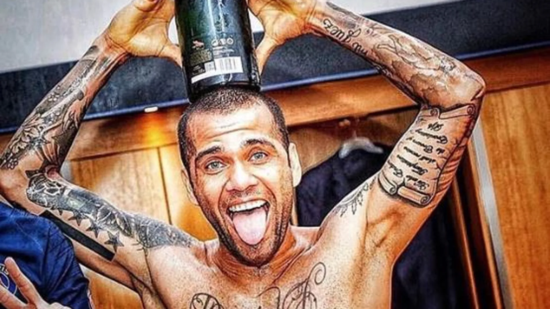 Alves, celebrando el título