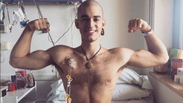 Una de las características imágenes que el joven malagueño subía a las redes sociales para conciencias sobre las donaciones